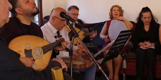 Sağlık çalışanları musiki şarkıları Hamamönü'nde seslendirdi