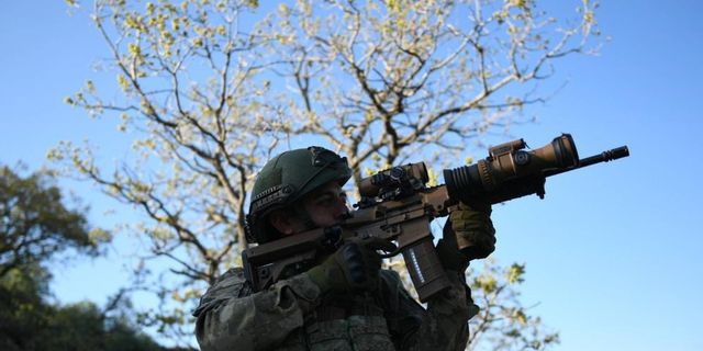 Barınma alanlarından kaçan teröristler Hudut karakoluna teslim oldu