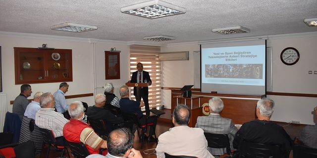 Türkiye Emekli Subaylar Derneği'nde konferans gerçekleştirildi
