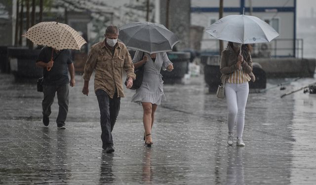 Sıcak havaya kısa bir mola! Meteoroloji'den 35 il için sağanak ve fırtına uyarısı