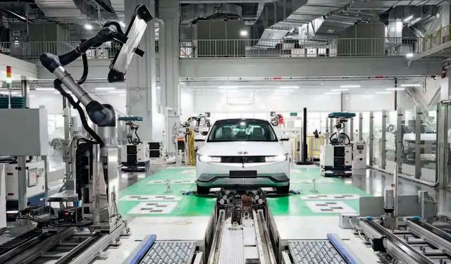 Hyundai, Yapay Zeka Tarafından Yönetilen Robotik Fabrikasını Tanıttı: İnovasyonun Geleceği