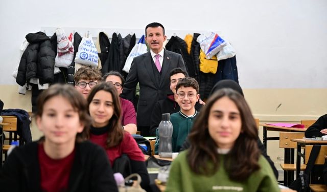 Başkan Balcı, Altındağ'da okul ziyaretlerine devam ediyor