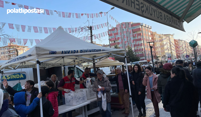 Ankara Büyükşehir Belediyesi'nin Ramazan Kumanyası dağıtımına yoğun ilgi