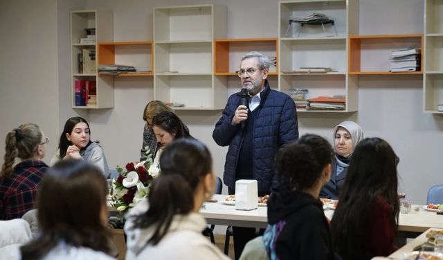Ankara Üniversitesi Rektörü sahurunu öğrencilerle yaptı