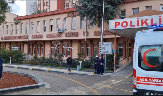 Ankara’da hastanede hayatını kaybeden adamın sedyeden düştüğü an kameralara yansıdı