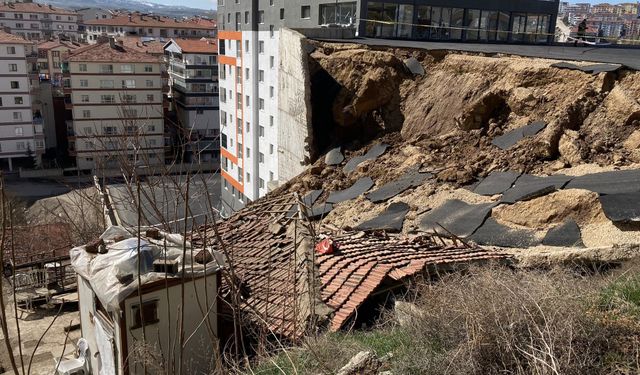 Ankara’da istinat duvarı evinin üzerine çöken vatandaş canını zor kurtardı