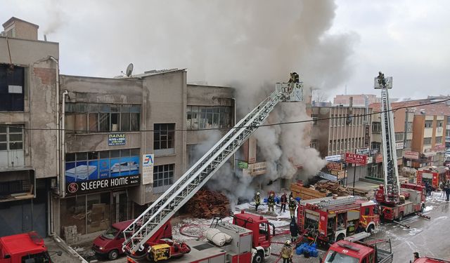 Ankara’daki imalathane yangını kontrol altına alındı: Mansur Yavaş yetkililerden bilgi aldı