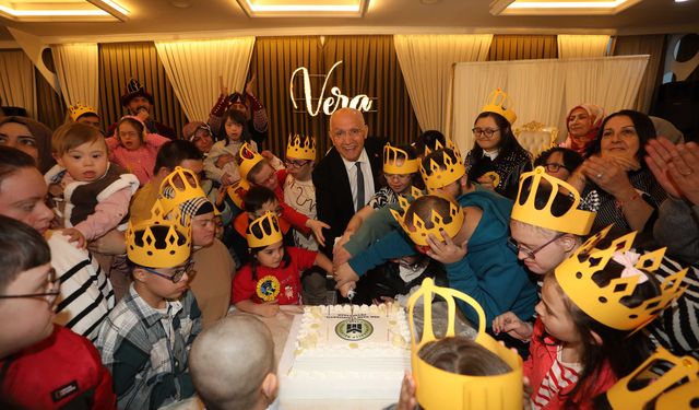 Başkan Yaşar down sendromlu bireylerle iftarda buluştu: Çocuklar gönüllerince eğlendi
