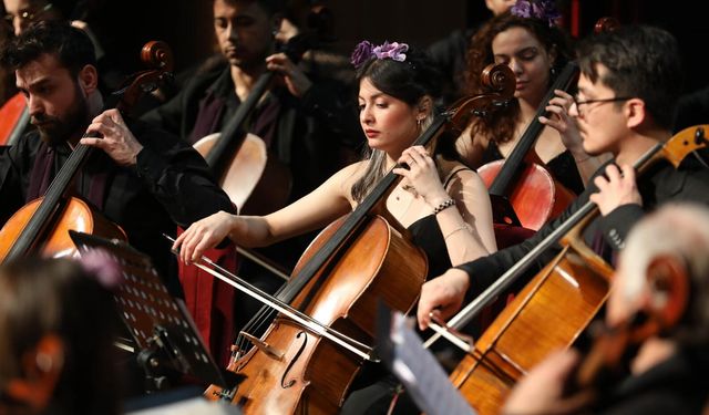 Yenimahalle 8 Mart'ı Çello Orkestrası konseri ile kutladı