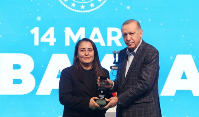 Cumhurbaşkanı Erdoğan’dan deprem sonrası afetzedelere şifa dağıtan doktora ödül