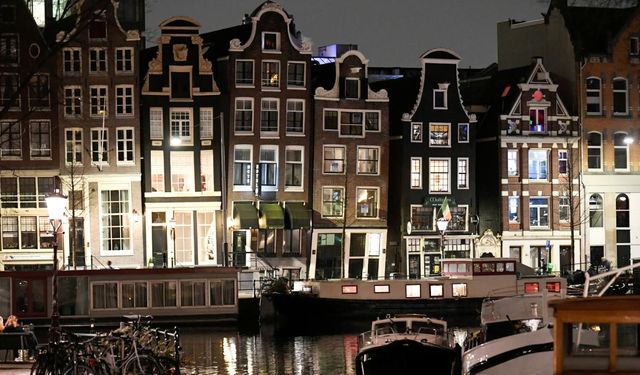 Amsterdam, turizmle mücadele ediyor: Otel inşaatı yasaklandı