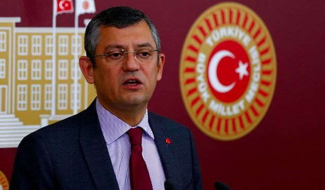 CHP Genel Başkanı Özel: "Bugün beka sorunu her 4 gençten üçünün bavulları zihninde toplamış olmasıdır"