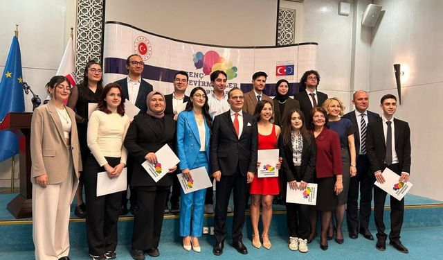 Genç çevirmenler yarışmasının kazananları ödüllerini aldı