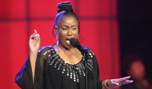 Grammy ödüllü şarkıcı genç yaşta hayatını kaybetti