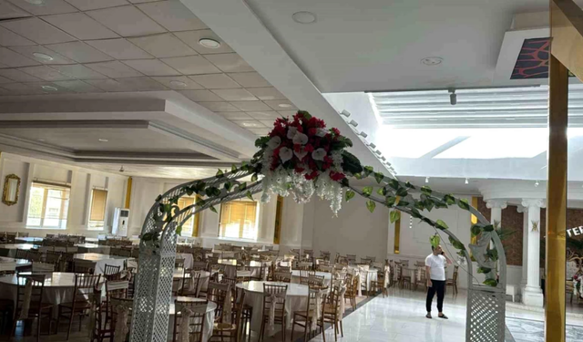 Tokat'ta deprem sonrası düğün salonunda çökme meydana geldi
