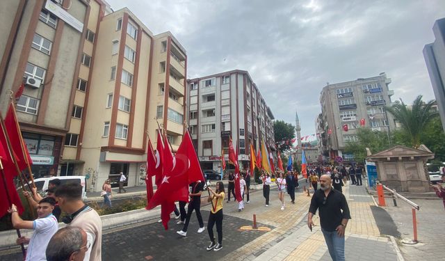 19 Mayıs Edremit Cumhuriyet Meydanı’nda coşkuyla kutlandı