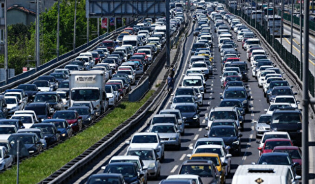 Mart'ta 195 bin 682 adet taşıtın trafiğe kaydı yapıldı
