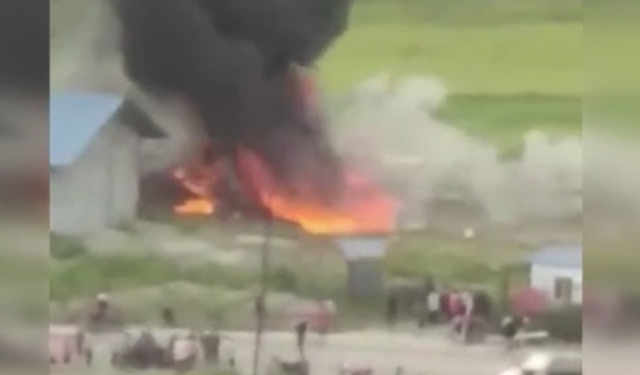 Nepal'de yolcu uçağı düştü: 18 ölü, 1 yaralı