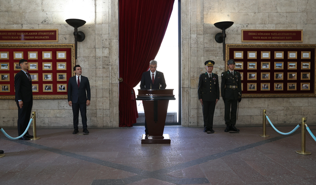 Sağlık Bakanı Kemal Memişoğlu Anıtkabir’i ziyaret etti