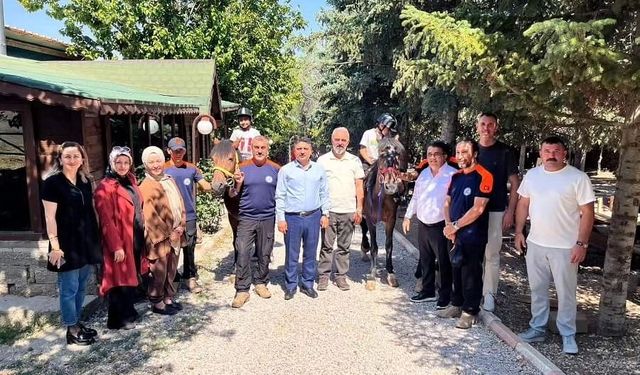 Akyurt’ta ebeveyn kaybı yaşamış çocuklar için ata binme ve akıl oyunları etkinliği düzenlendi