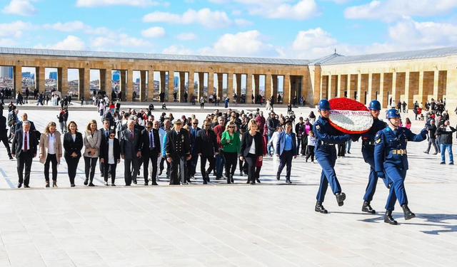 Etimesgutlu muhtarlardan Anıtkabir’e anlamlı ziyaret