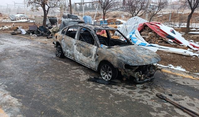 Ankara’da kömürlük yangını garajı sardı: Araç küle döndü!