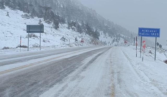 Antalya’nın yüksek kesimlerine mevsimin ilk karı düştü