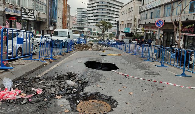 Güngören’de çöken yol hala trafiğe açılmadı, vatandaşlar mağdur