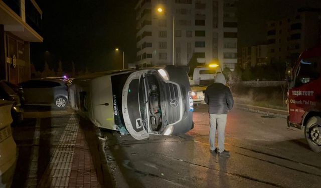 İşçi servisi ile  otomobil çarpıştı: Çok sayıda yaralı var!