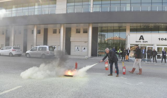 Mamak Belediyesinden personeline yangın söndürme eğitimi