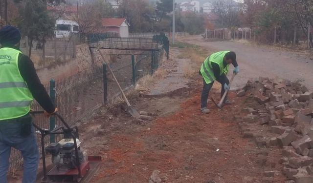 Nallıhan Belediyesi’nden hummalı çalışma: Mahalle ve sokaklarda parke taşı döşeme ve onarım