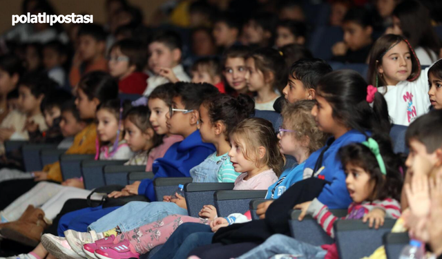 Yenimahalle'de Çocuk Tiyatro Festivali Başladı: Karlar Ülkesi Miniklerle Buluştu!