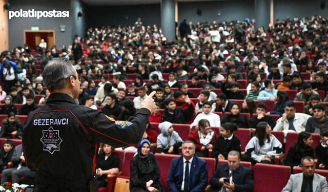 Altındağ'da Uzay Yolculuğu Sohbeti: İlk Türk Astronot Alper Gezeravcı Gençlerle Buluştu