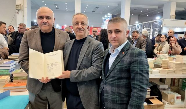 Kızılcahamam Belediye Başkanı Acar’dan 21. Ankara Kitap Fuarı’na ziyaret