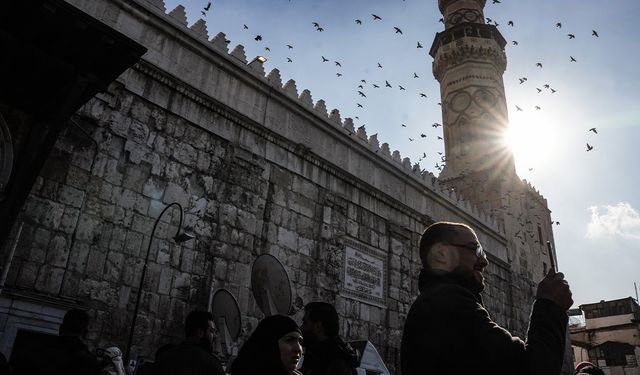 Suriye'de ilk cuma namazı Emevi Camii'nde kılındı