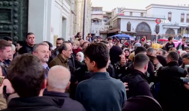 MİT Başkanı İbrahim Kalın Şam’daki Emevi Camii’nde namaz kıldı