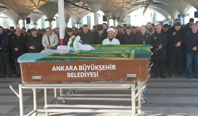 Ankara’da trafik kazasında hayatını kaybeden genç kadın toprağa verildi