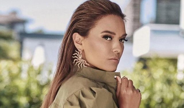 Şarkıcı Demet Akalın acı haberle sarsıldı