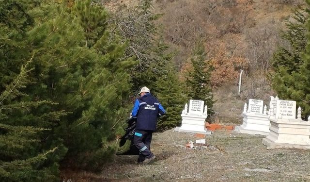 Akyurt’ta bayram öncesi mezarlıklarda hummalı çalışma