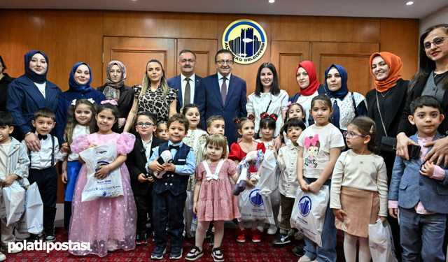 Altındağ Belediye Başkanı Tiryaki'nin makamı minik misafirlerle şenlendi