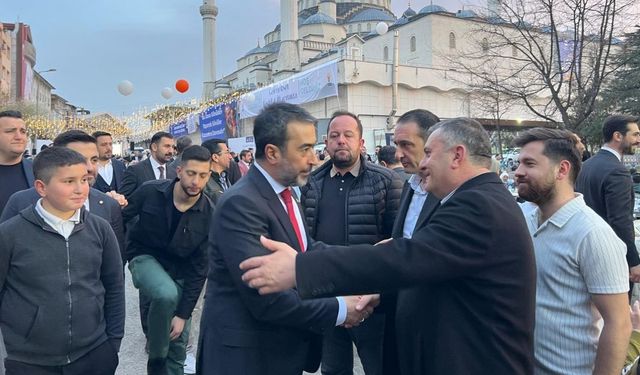 Başkan Demirbaş, AK Parti’nin geleneksel iftar programına katıldı