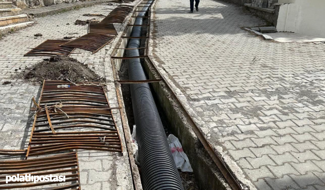 Çamlıdere Belediyesi Meşeler Köyü'nde yağmur suyu kanalını yeniliyor
