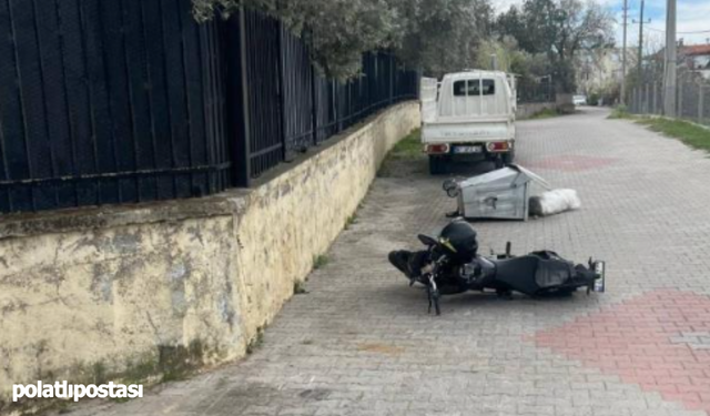 Manavgat'ta motosiklet duvara çarptı: Sürücü yaralandı