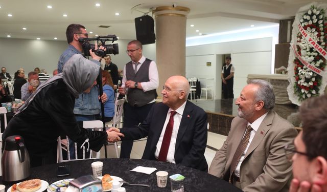 Yenimahalle Belediye Başkanı Yaşar, iftarda vatandaşlarla buluşmaya devam ediyor