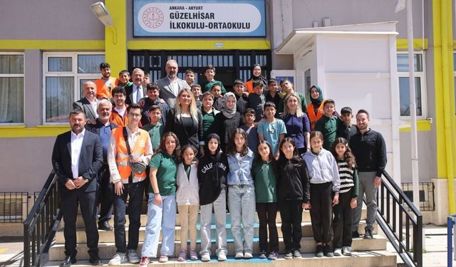 AK Parti heyeti Güzelhisar Ortaokuluna ziyarette bulundu