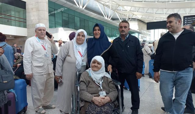2025’in ilk hac kafilesi Esenboğa'dan dualarla uğurlandı