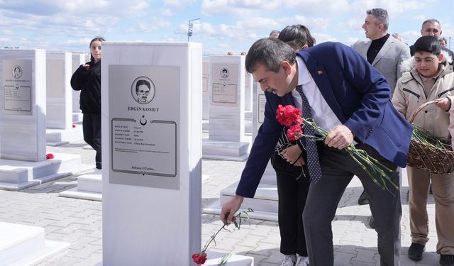 Bakan Tekin’den, Keçiören'de şehit öğretmenlere vefa ziyareti
