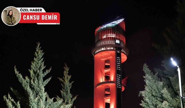 Cumhuriyet Kulesi bayramlıklarını giydi