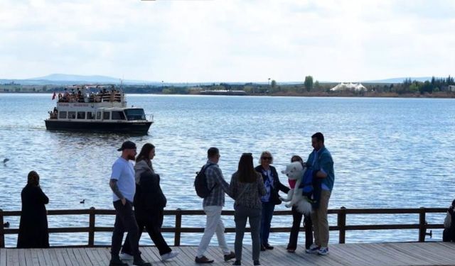 Güzel havayı fırsat bilen başkentliler Gölbaşı'na akın etti