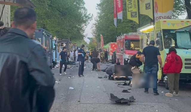 Araç kalabalığın arasına daldı! Çok sayıda ölü ve yaralı var